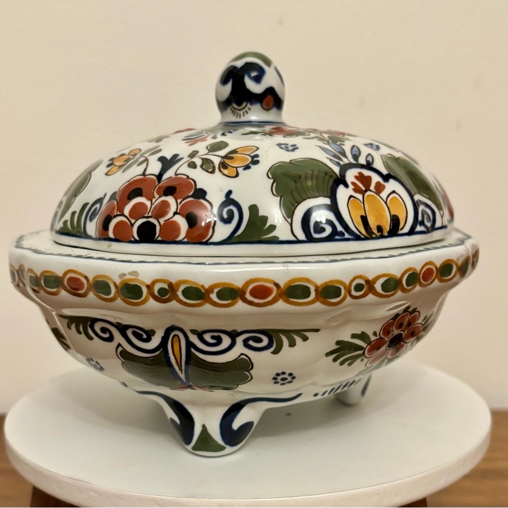 Hand-Painted Delft Ceramic Decorative Bowl with Lid